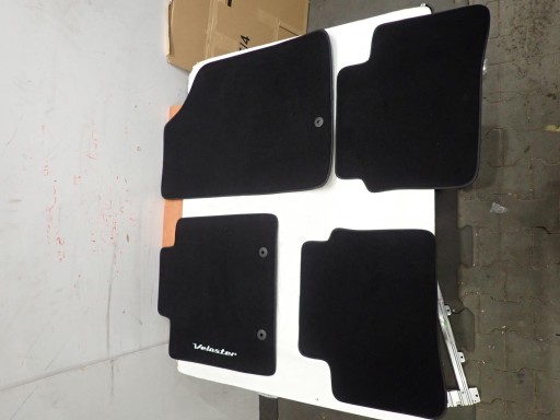 Килимки HYUNDAI VELOSTER 2V143-ADE00