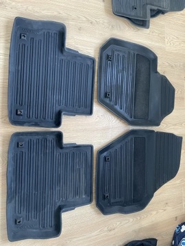 Оригінальні гумові килимки до двірників Volvo XC60