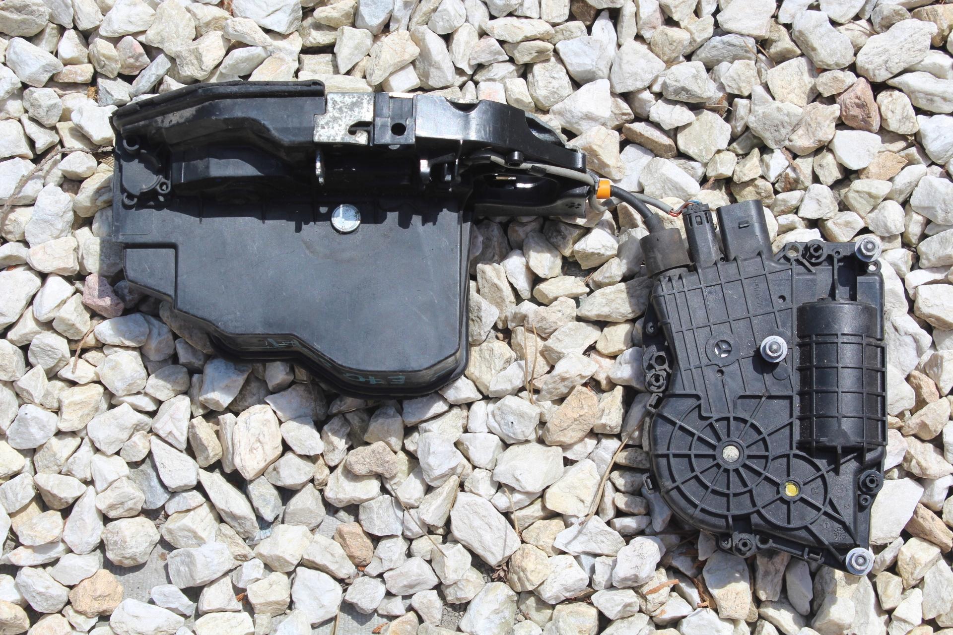 7202587 - E70 X5 замок з затиском SOFT CLOSE лівий задній