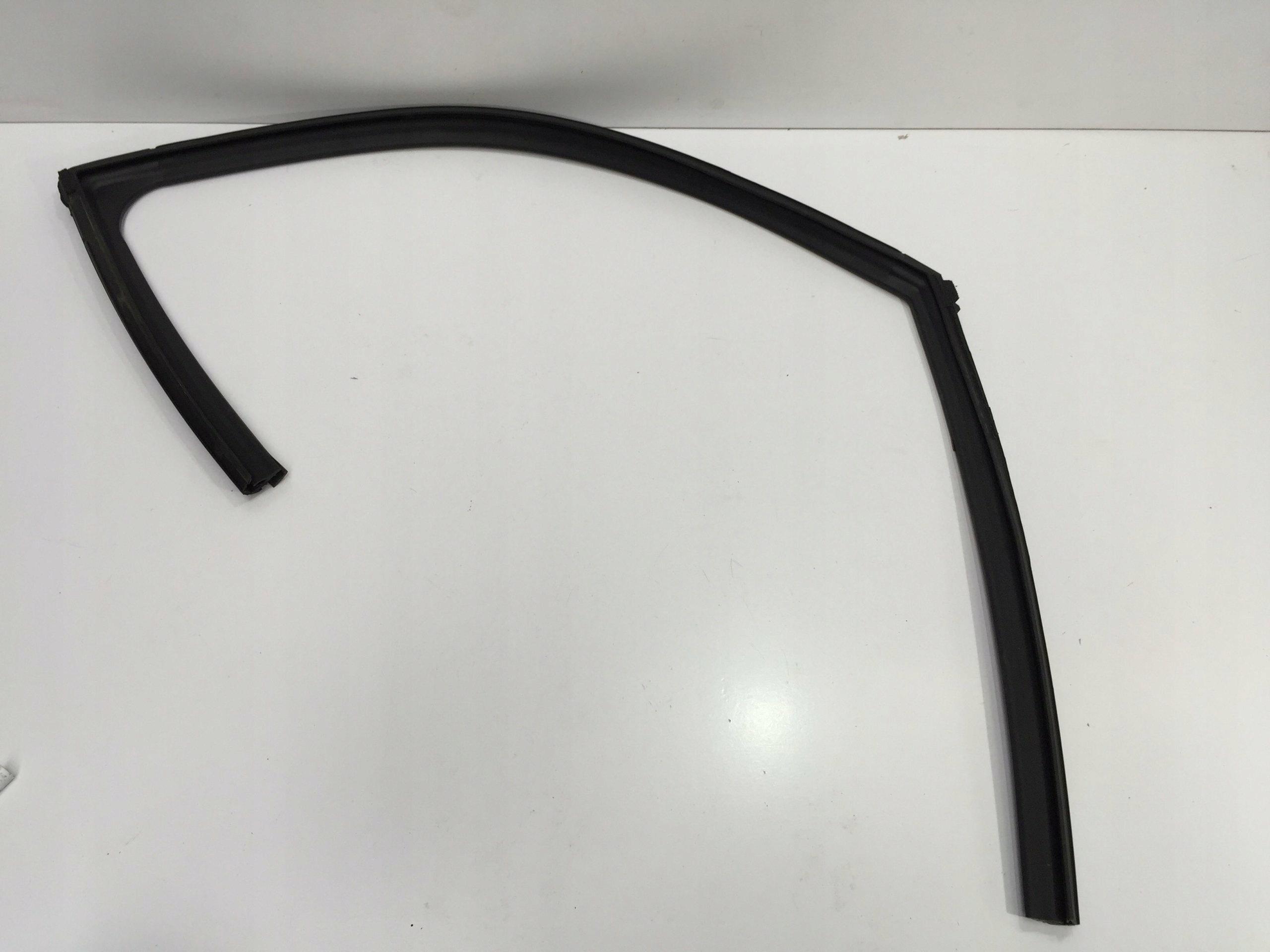 ECLIPSE CROSS УПЛОТНИТЕЛЬ ДВЕРНАЯ РАМА ПЕРЕДНЯЯ ПРАВАЯ