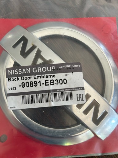 NISSAN OE NAVARA ЭМБЛЕМА 90891EB300