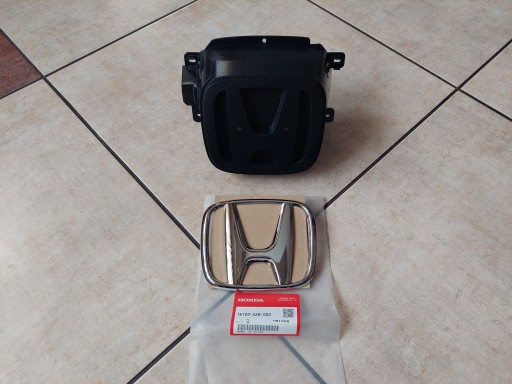 75700-SZW-000 - ПЕРЕДНЯЯ ЭМБЛЕМА — HONDA CR-V IV — ПОДЪЕМ — 15-18