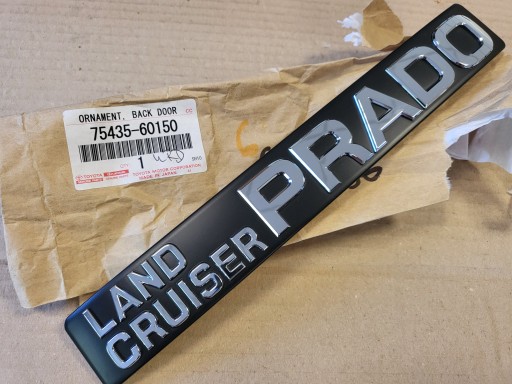 ЭМБЛЕМА ЗАДНЕЙ КОРОТКИ TOYOTA LAND CRUISER PRADO 10-20 НОВЫЙ ОРИГИНАЛ 75435-60150