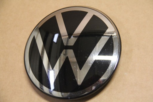 ЕМБЛЕМА З СІТКОЮ VW PASSAT B8 LIFT 5H0853601M