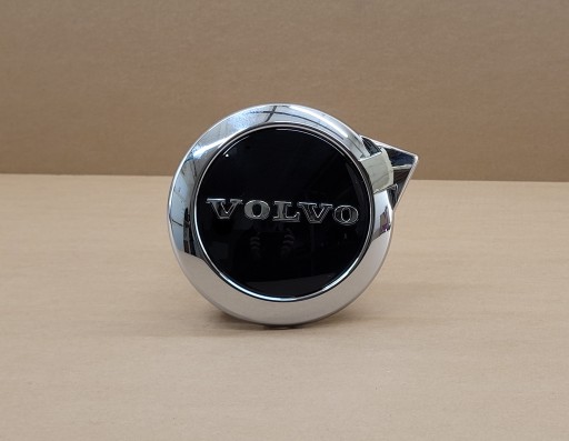 2137 32228328 - ЕМБЛЕМА БЕЙДЖ LOGO VOLVO XC60 II LIFT решітка