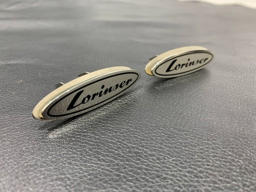 ЛОГОТИП НА ЗНАЧКУ ЕМБЛЕМИ спинки крісла в стилі LORINSER