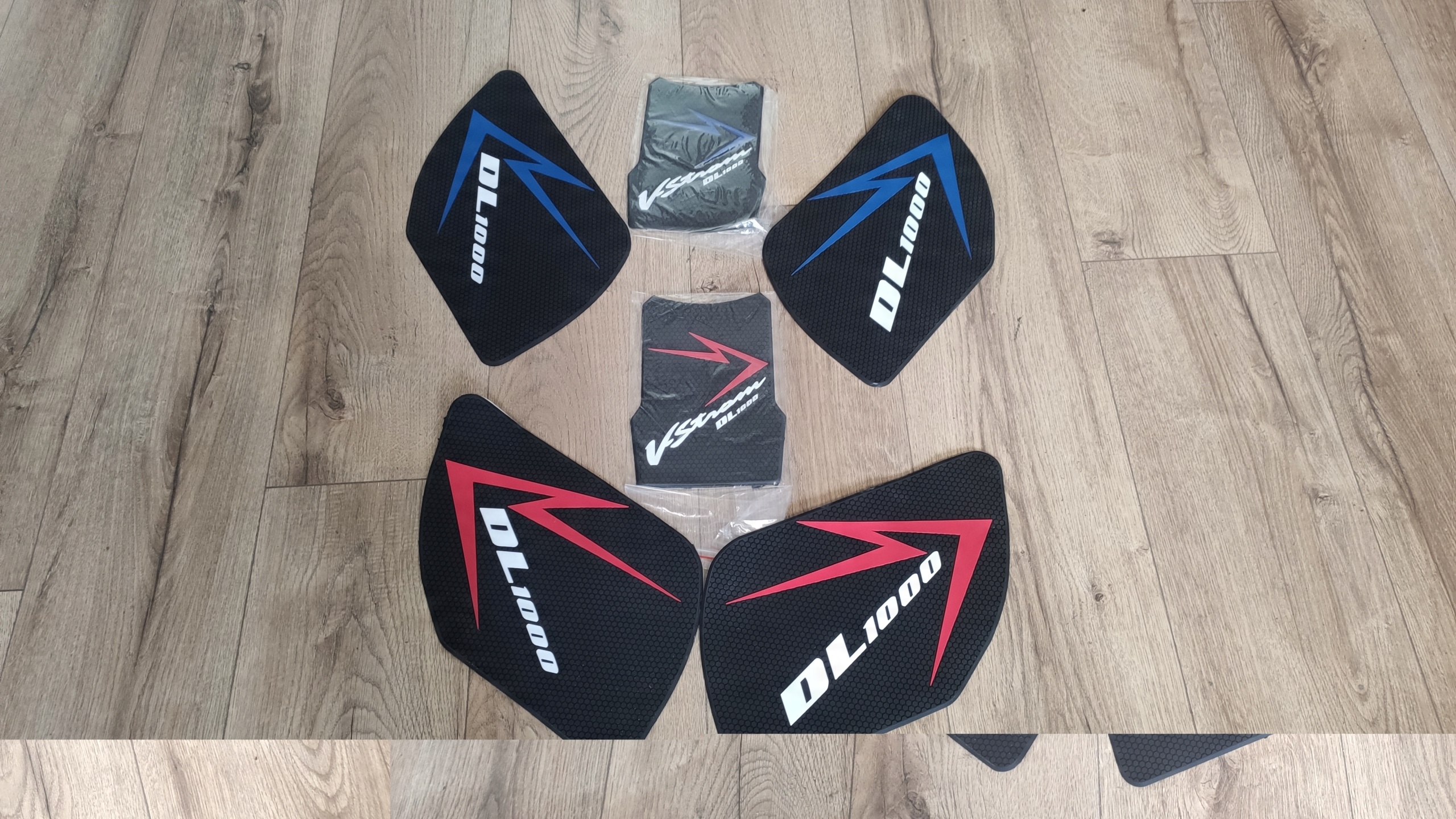 ABC123 - ЕС ТАНК PAD KPL РЕЗИНОВАЯ КРЫШКА V-STROM DL 1000 17-