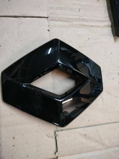 Емблема передня Renault Clio V CAPTUR II W Решітка ЧОРНА Нова Оригінал OE