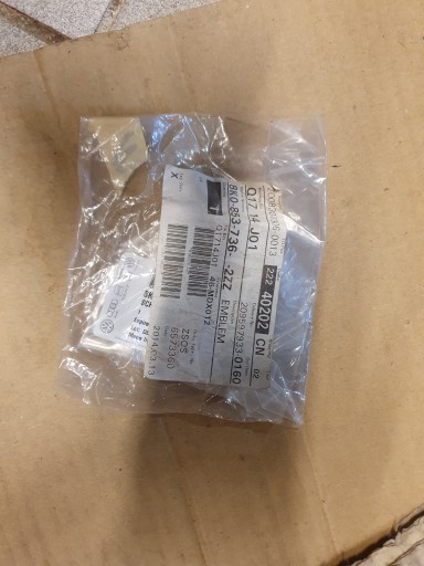 8K08537362ZZ - Эмблема Quattro на передней решетке Audi