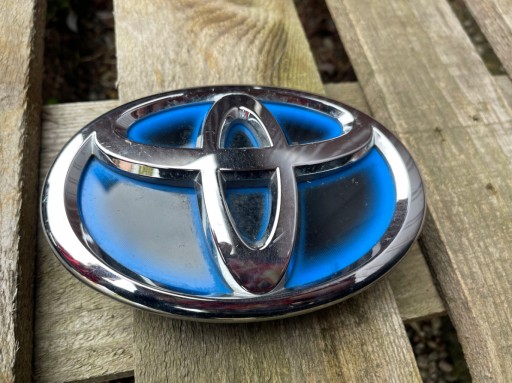 Логотип эмблема Toyota Auris Prius Camry 75310-33010