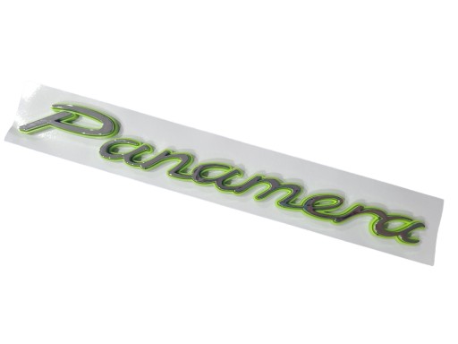 Надпись на эмблеме Porsche Panamera, серебристо-зеленый цвет