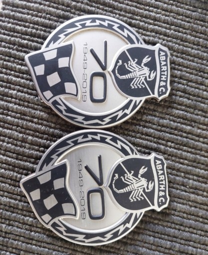 735719315 - Емблема значка Abarth 595 70 ANNIVERSARIO