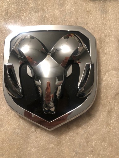 Эмблема передней решетки Dodge Ram Original New 68140322AA