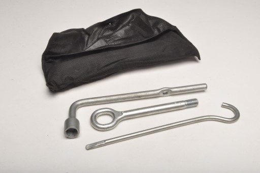 FIAT 500X КЛЮЧ ДЛЯ КОЛІС ВУШКОВОГО БУКСИРУЮЧОГО ГАКА