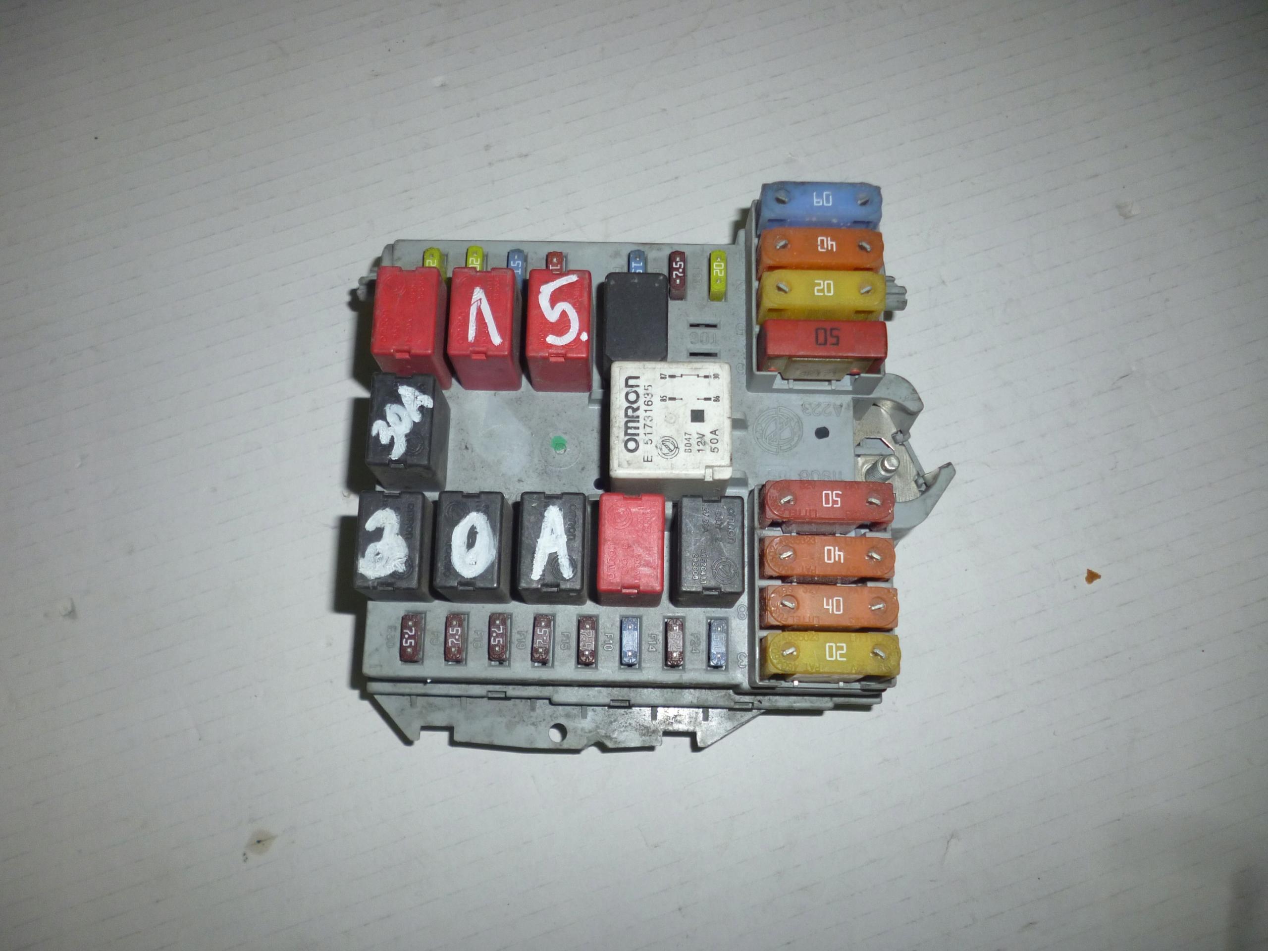 51804120 - FIAT CROMA 05 - БЛОК ЗАПОБІЖНИКІВ