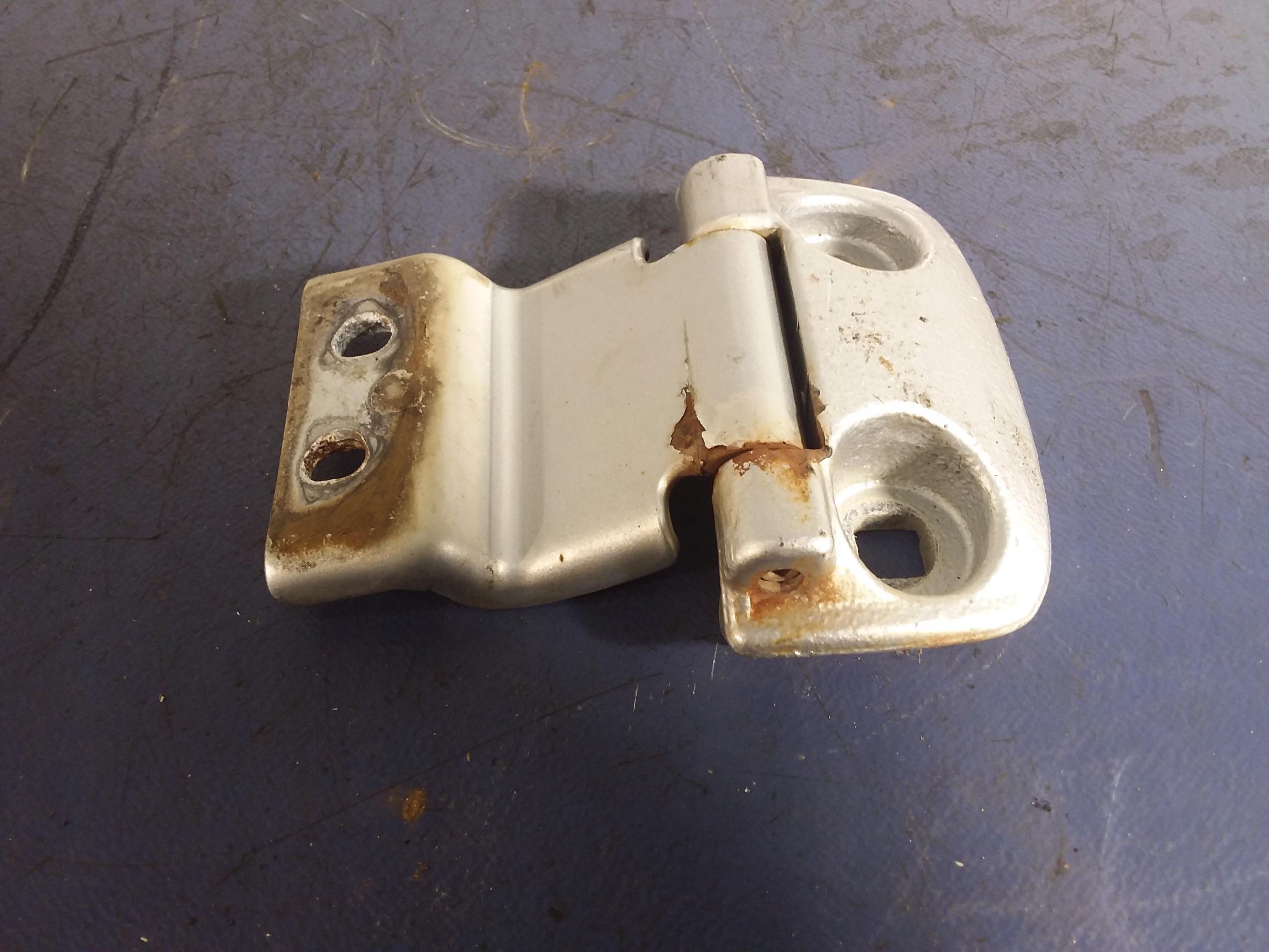 FIAT DUCATO III ПЕТЛЯ ДВЕРІ ЗАДНЯ ЛІВА ВЕРХНЯ