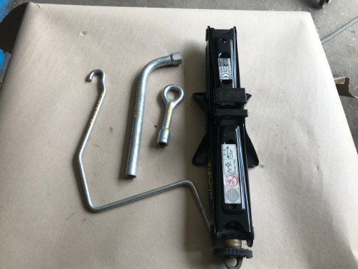 FIAT MULTIPLA АВТОМОБИЛЬНЫЙ ДОМКРАТ БУКСИРОВОЧНОЕ УХО