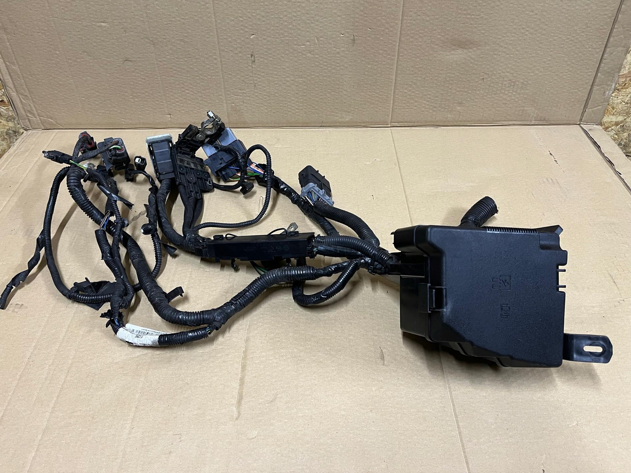 AE8T-14A003-AA, C1BT-14A390-TA, - FIESTA MK7 1.0 УСТАНОВКА БЛОКА ПРЕДОХРАНИТЕЛЕЙ