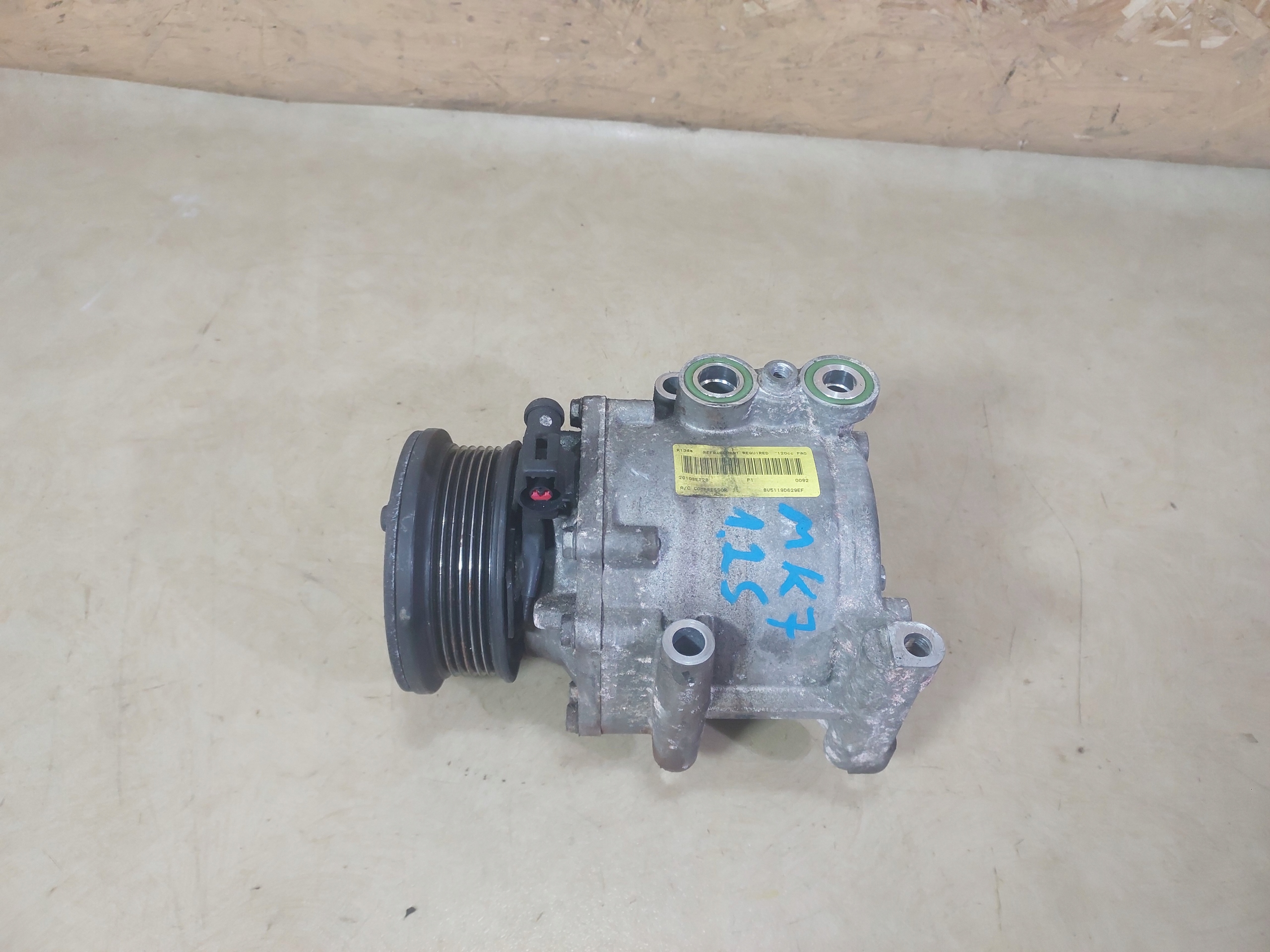 8V5119D629EF - FIESTA MK7 1.25 1.4 КОМПРЕССОР КОНДИЦИОНЕРА