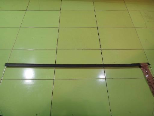 FIESTA MK7 5D обшивка дверей права передня