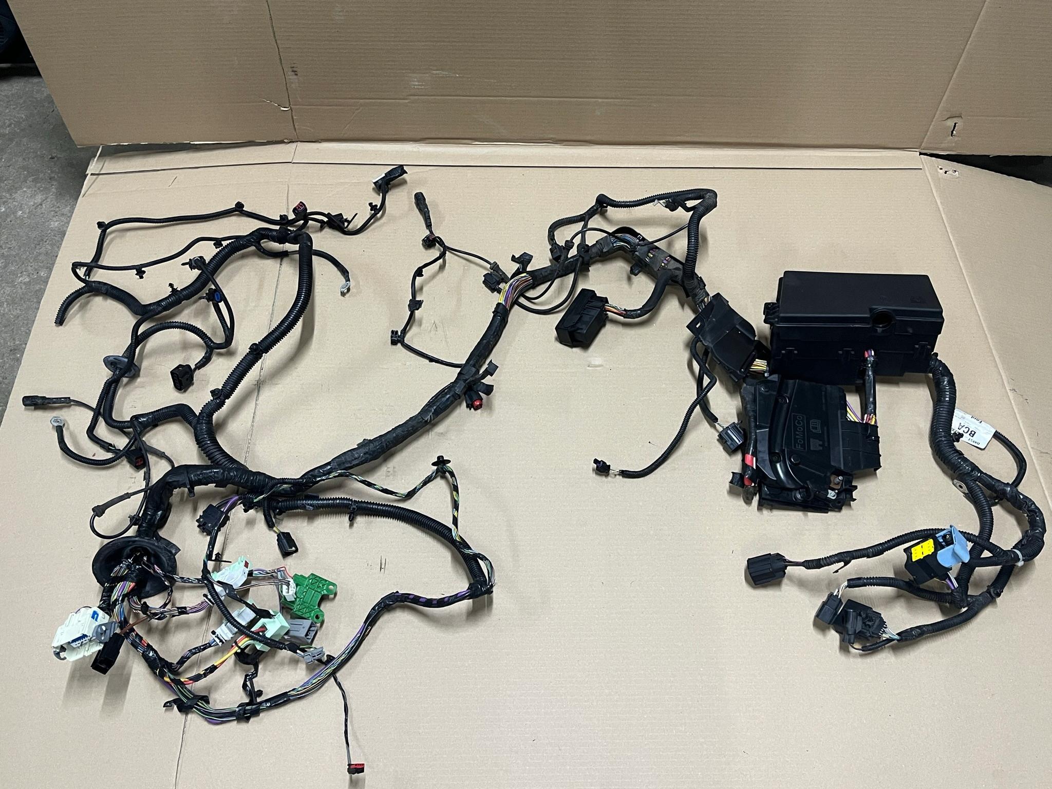 AV6T-14A076-AB - FOCUS MK3 2.0 TDCI БЛОК ЗАПОБІЖНИКІВ KLEMA