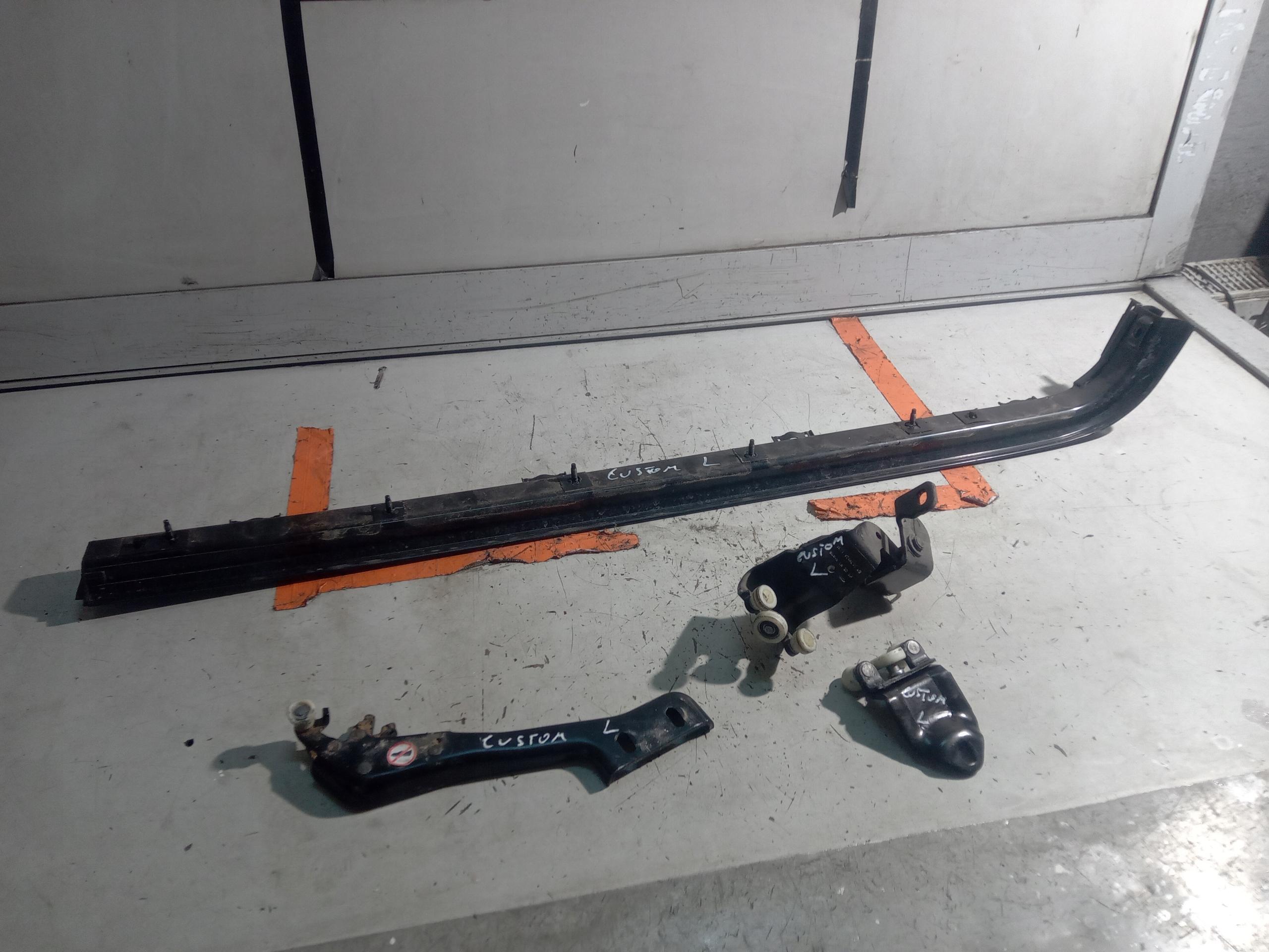 FORD CUSTOM LIFT RAIL РОЛИК ДВЕРІ ЛІВИЙ ЗАДНІЙ