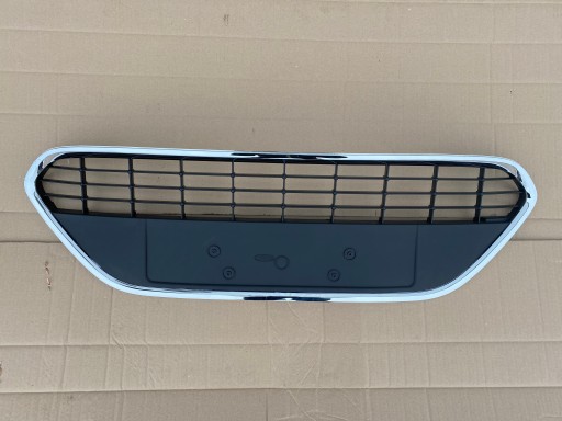 1 520 - FORD FOCUS MK2 08-10 решетка радиатора