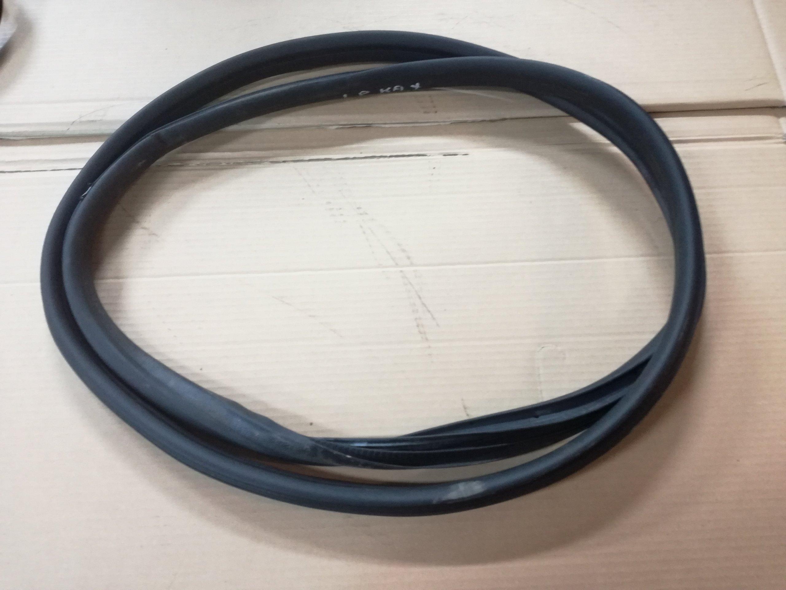 FORD KA PLUS ПРОКЛАДКА КУЗОВА ЛІВА ПЕРЕДНЯ