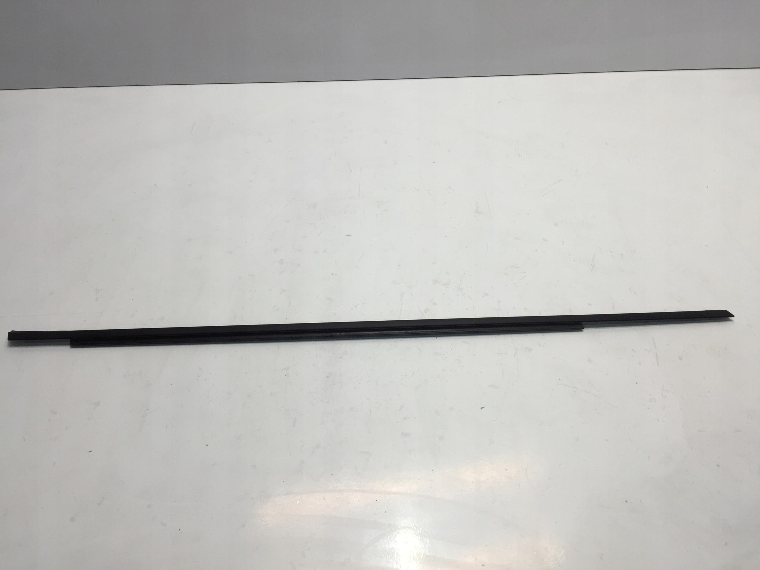 LV4B-S20562 - FORD KUGA III MK3 ПЕРЕДНИЙ ПРАВЫЙ СКРЕБОК