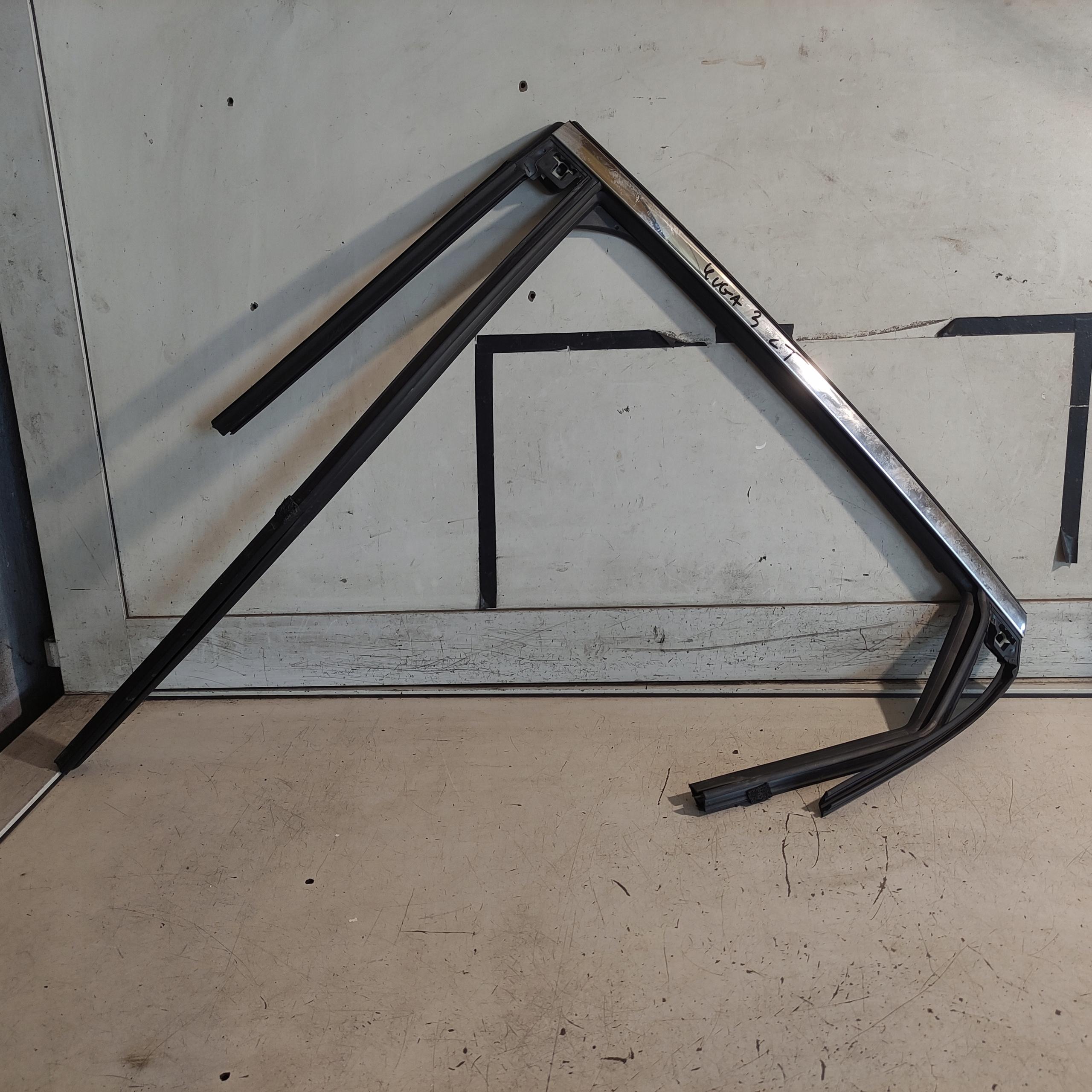 LV4B-S25825-DC - FORD KUGA MK3 УЩІЛЬНЮВАЧ СКЛА ДВЕРІ ЛІВИЙ ЗАДНІЙ