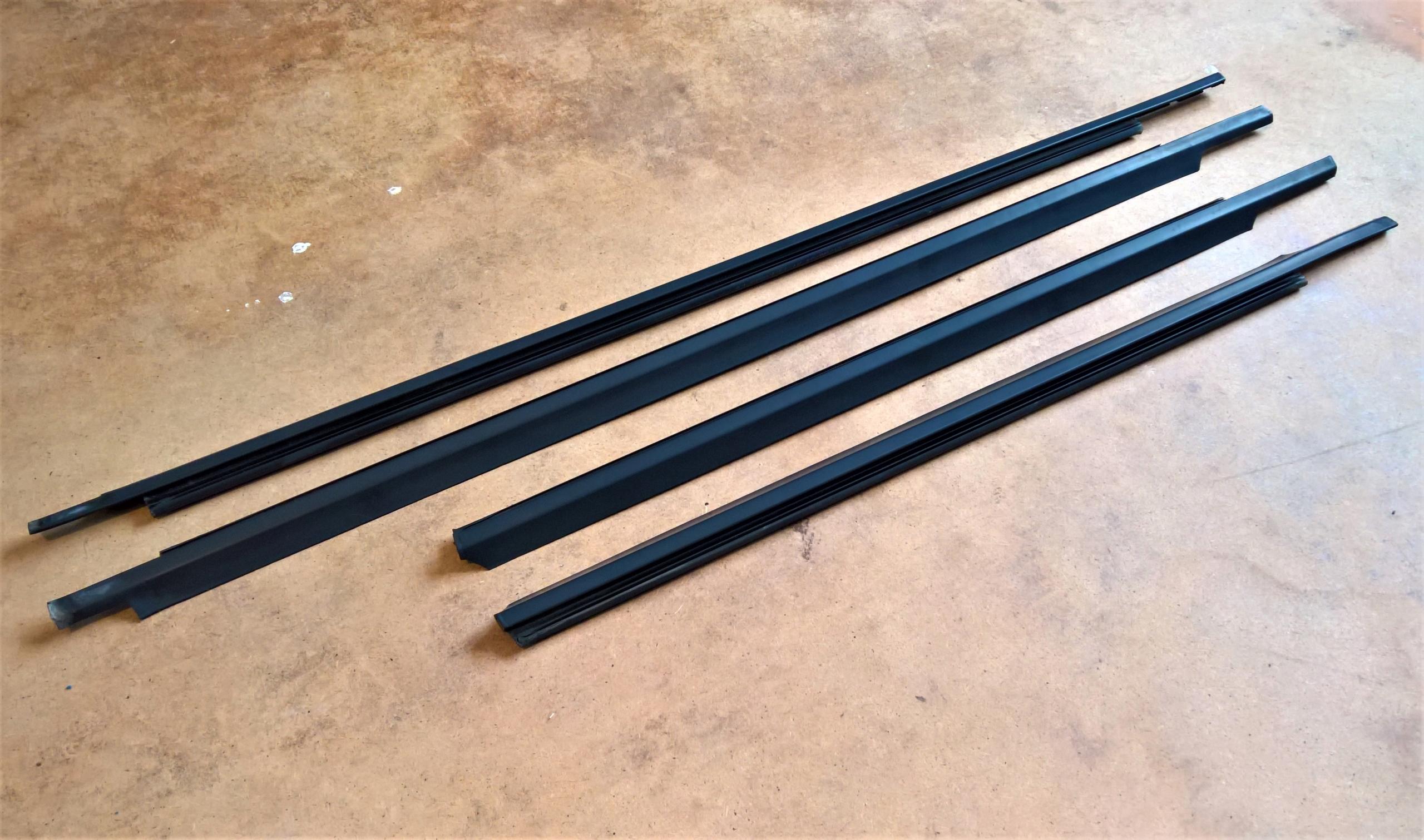 1349997 - FORD MONDEO MK3 ОБШИВКА ДВЕРИ СТЕКЛОПОДЪЕМНИКА KPL