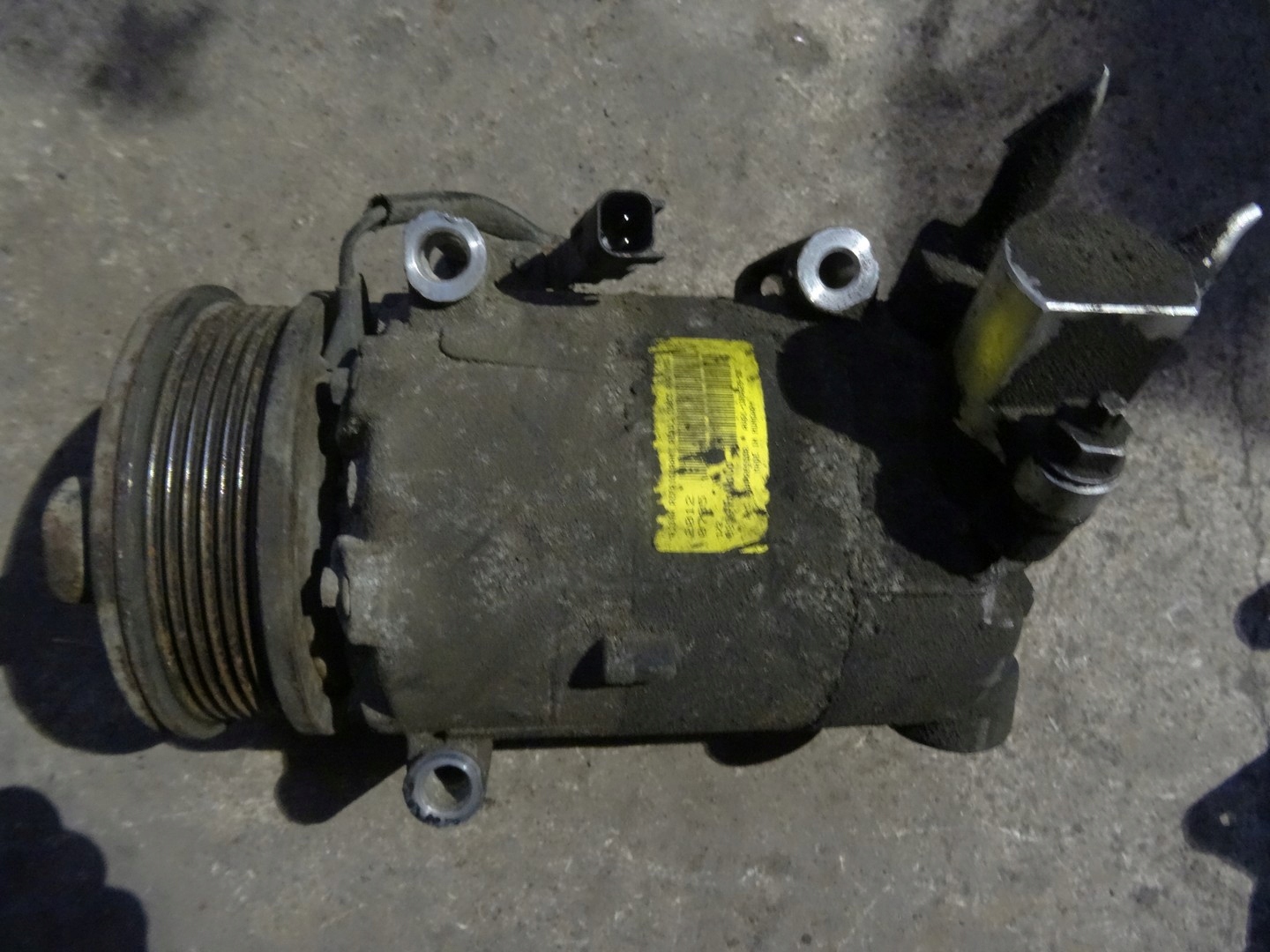 AV6119D629DB - КОМПРЕССОР КОНДИЦИОНЕРА FORD MONDEO MK4 2.0 TDCI