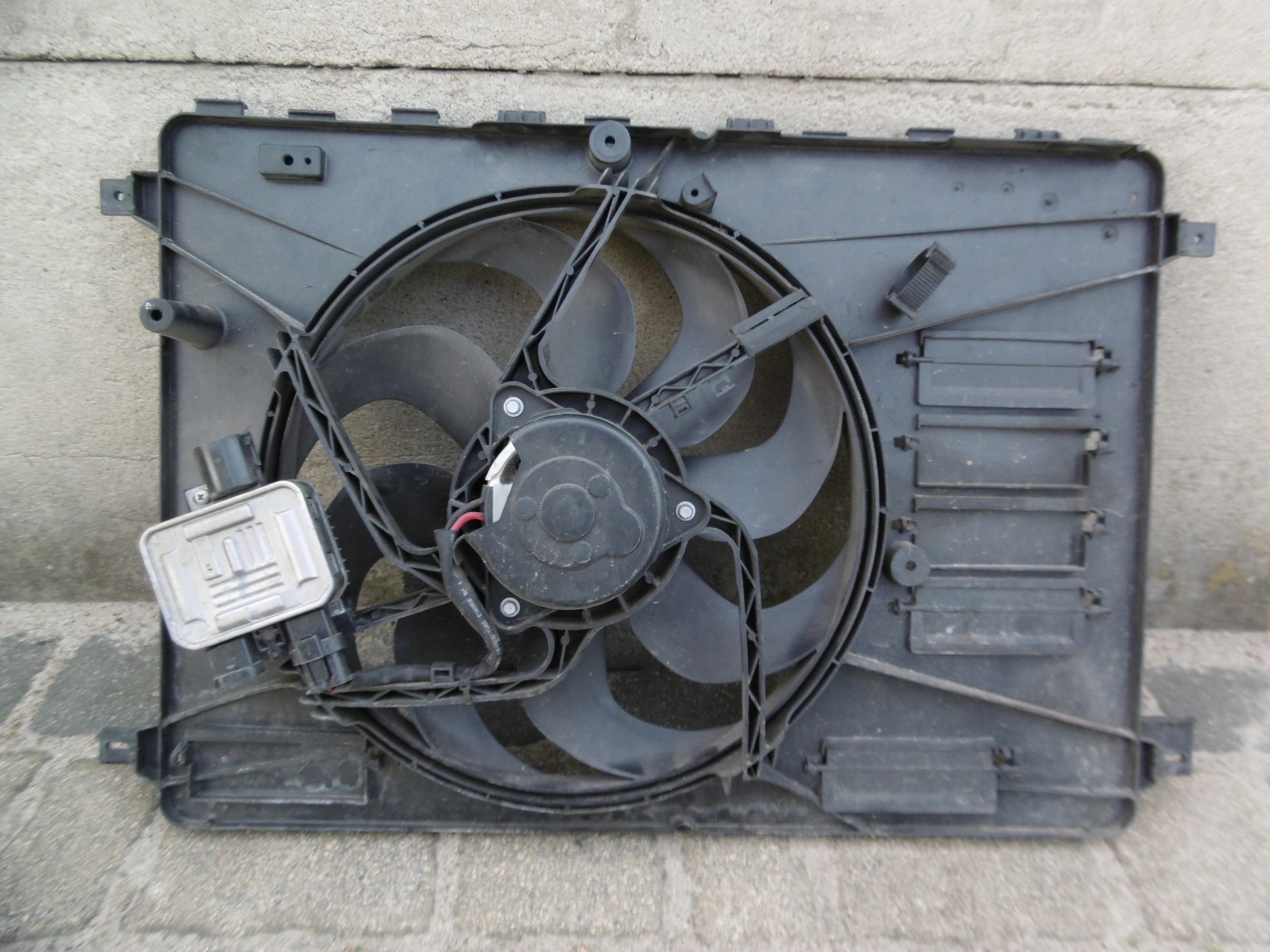 6G91 8C607 - FORD S-MAX 2.0 TDCi LIFT-вентилятор радиатора