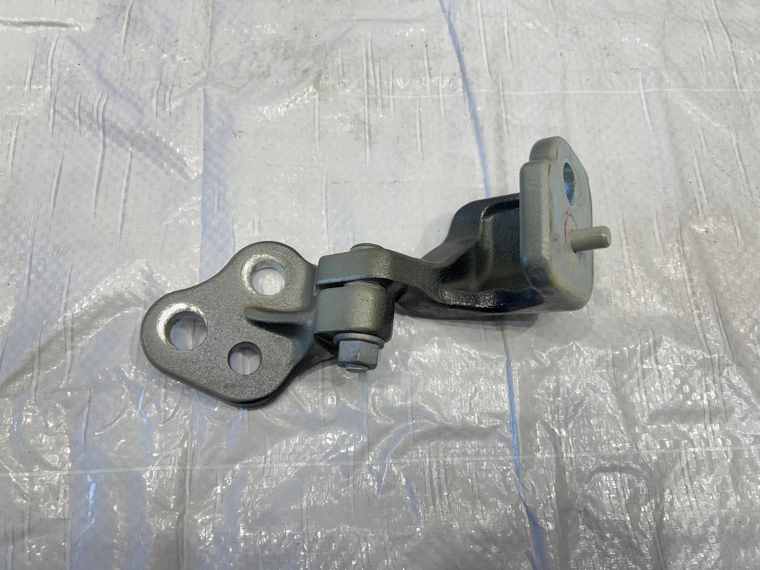 FORD TRANSIT CUSTOM ДВЕРНАЯ ПЕТЛЯ ПЕРЕДНЯЯ ЛЕВАЯ