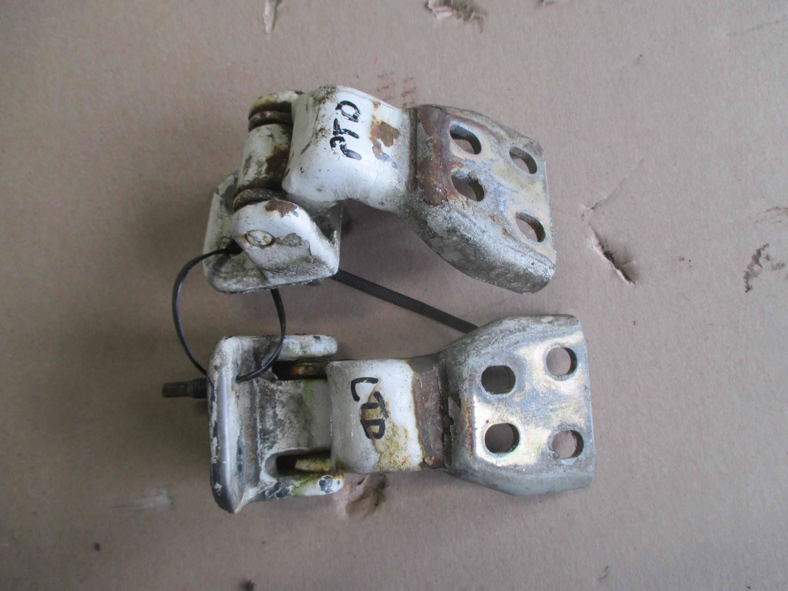 00- - FORD TRANSIT MK5 00-НИЖНЯ ЗАДНЯ ПЕТЛЯ