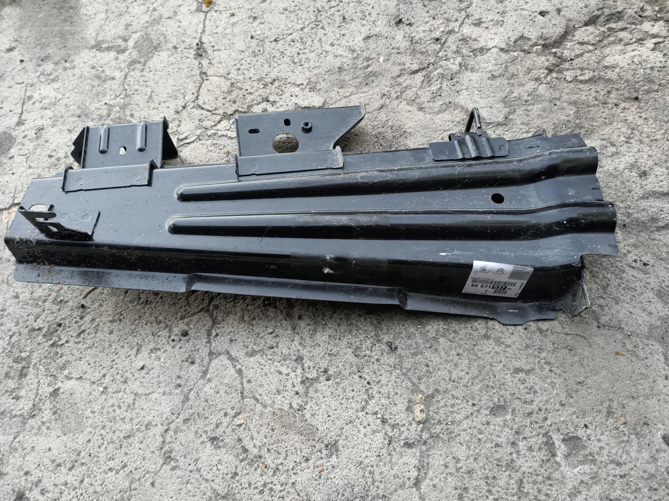 Фартух крила лівий передній партнер -10 9667153780