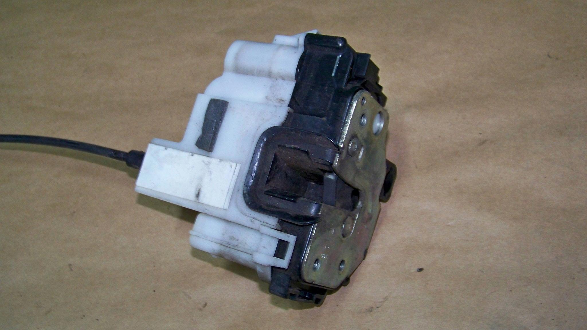 51826975 - Fiat Panda 2 II 06R замок дверей лівий передній 6pin