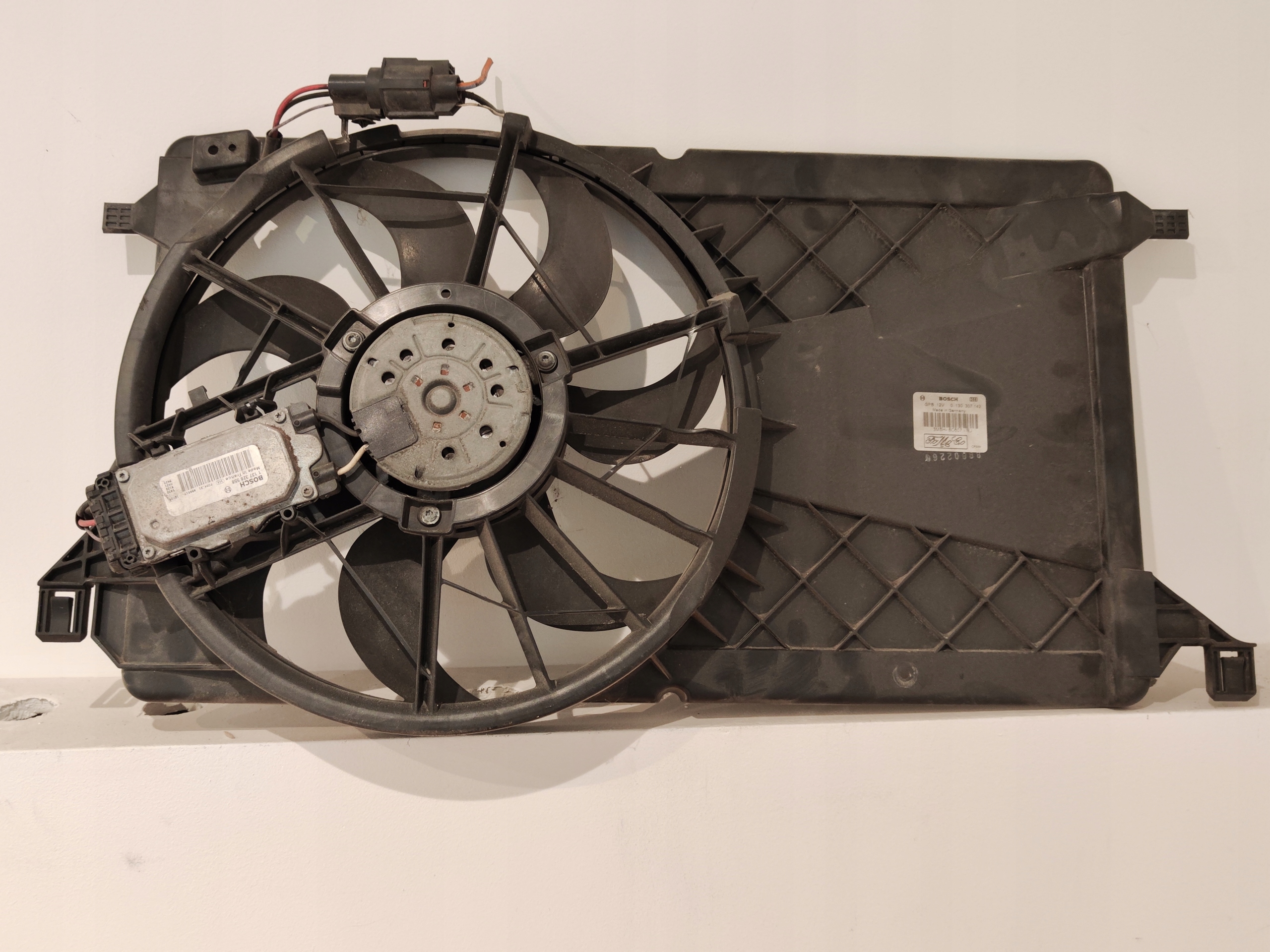 3M5H-8C607-RJ - Ford Mazda Volvo - вентилятор радиатора в сборе