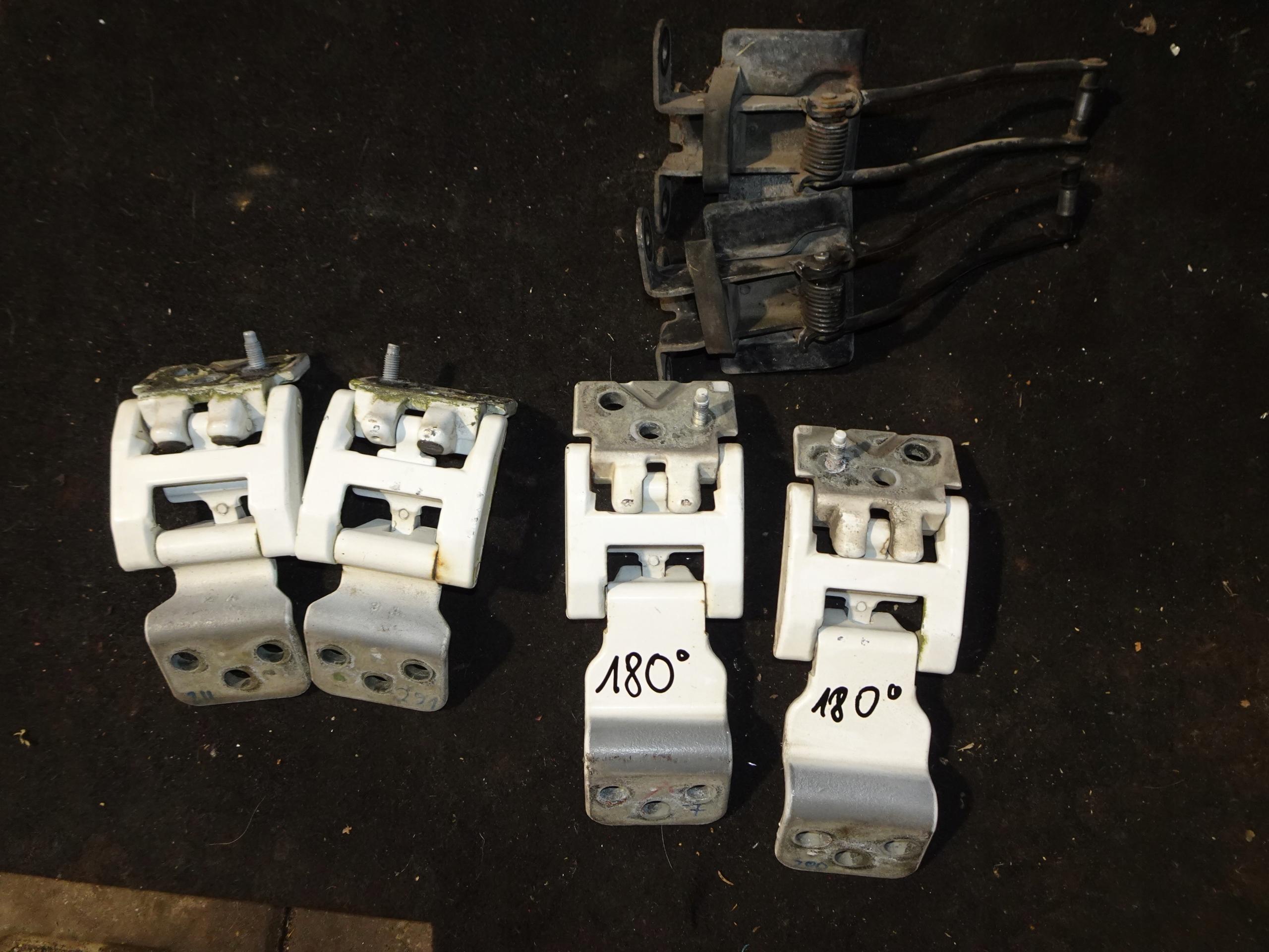 Ford Transit MK8 петлі задні в зборі 180