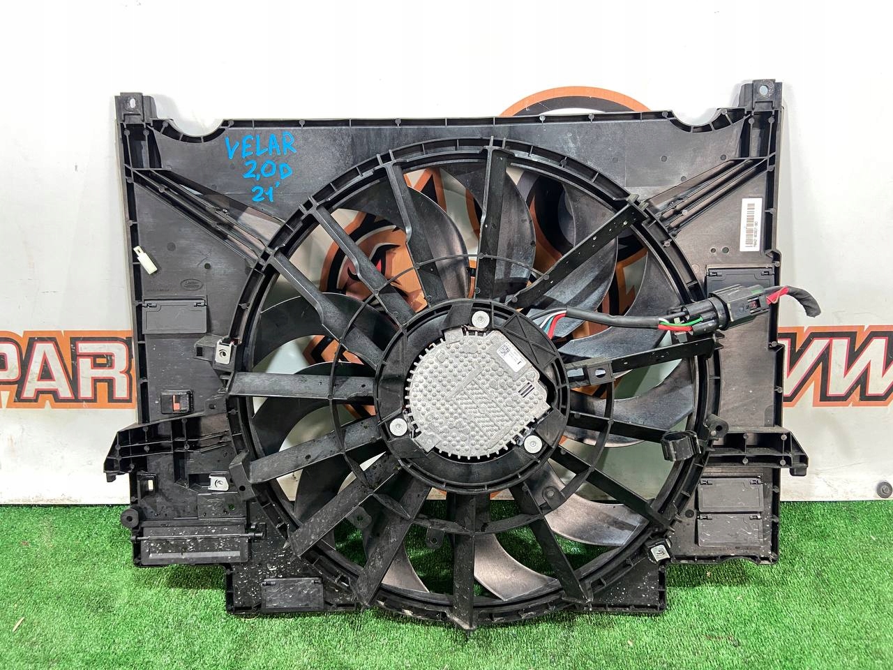 LR141172 - Головний вентилятор радіатора L560 M8A2-8C607-BD