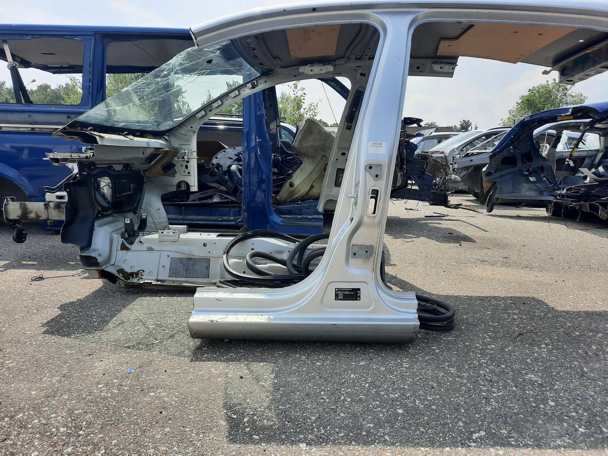 GOLF V 5 HB 5D ПОРІГ ЛІВИЙ ЦЕНТРАЛЬНИЙ СТОВП ЧВЕРТЬ