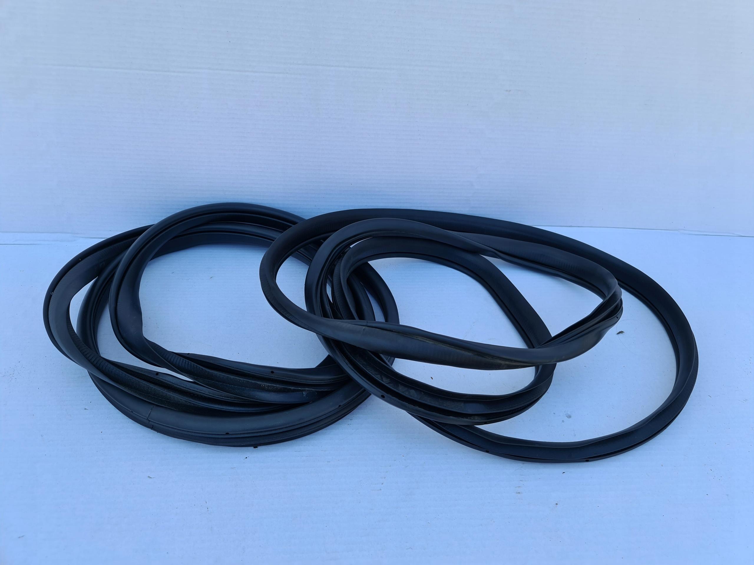 GOLF VII УЩІЛЬНЮВАЧ ДВЕРІ ПЕРЕДНІЙ ПРАВИЙ ЛІВИЙ