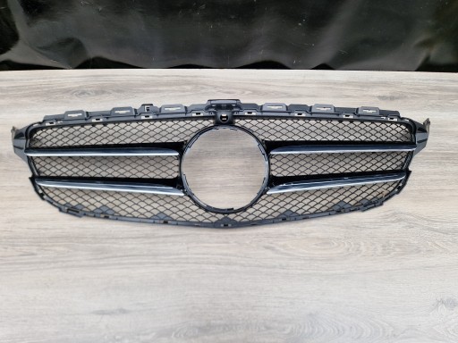 MERCEDES C class W205 решітка, камера