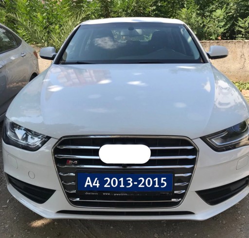 ХРОМОВАНА РЕШІТКА ПО ЦЕНТРУ 12шт Audi A4 B8 2013 р.в.