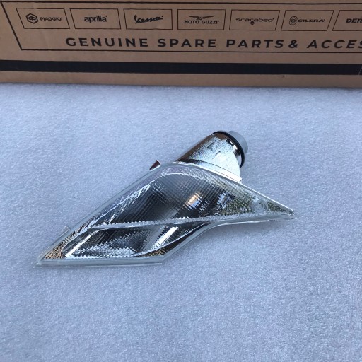 640242 - Gilera GP 800 указатель поворота левый передний новый OE
