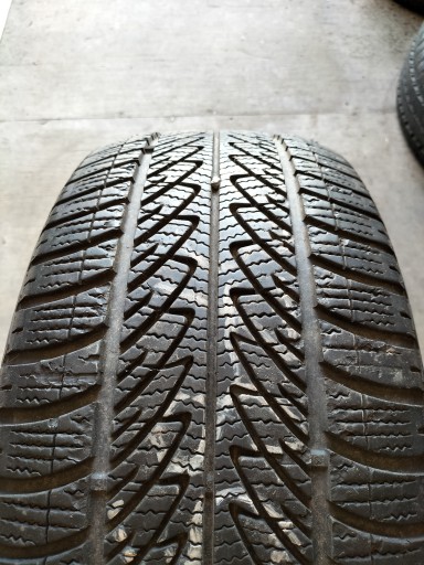 Goodyear Ultra Grip 8 Performance 225/45R17 94 В, защитная кромка