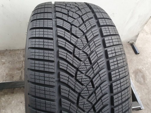 Goodyear Ultra Grip Performance + 255/40r19 8 мм Як нові *