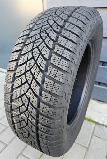 Goodyear Ultra Grip Performance G1 235/60R16 100 H