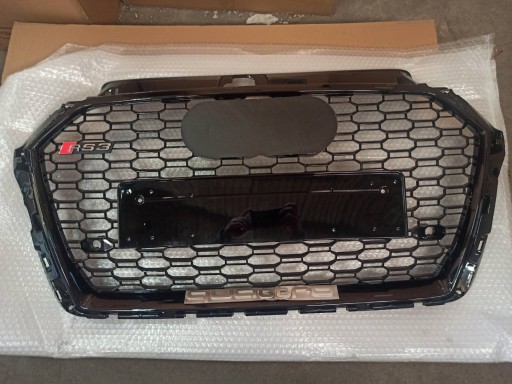 Решетка Audi A3 2016+, рисунок RS3, черный глянцевый