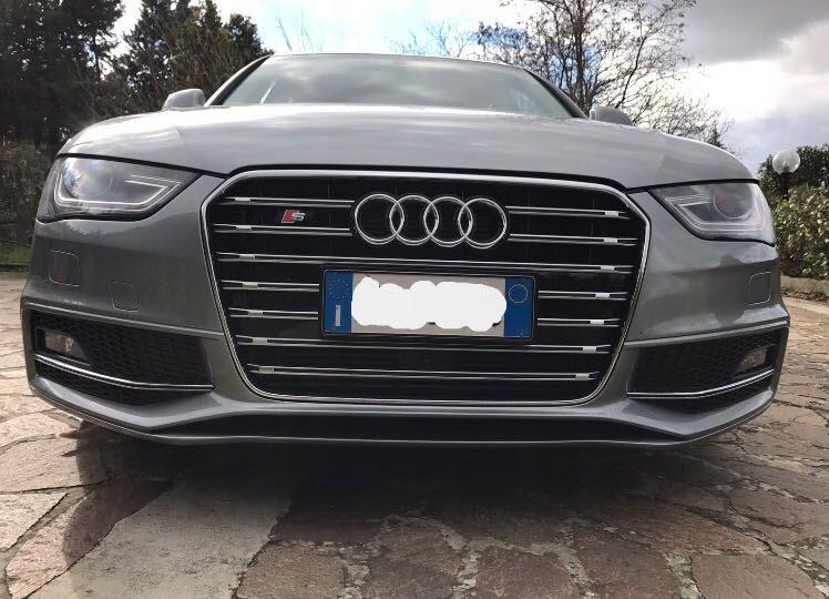 Гриль Audi A4 B8 стиль S4 12-15